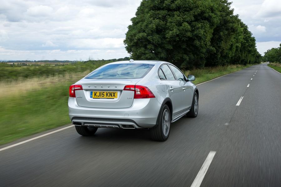  Volvo S60 Cross Country 2015 года  (UK) (фото 4 из 23)
